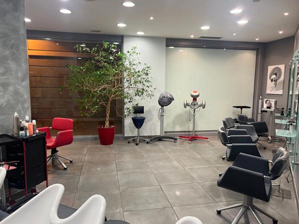 Dpt Savoie (73), à vendre AIX LES BAINS Local commercial 65 m²