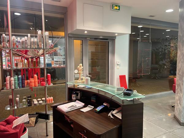 Dpt Savoie (73), à vendre AIX LES BAINS Local commercial 65 m²