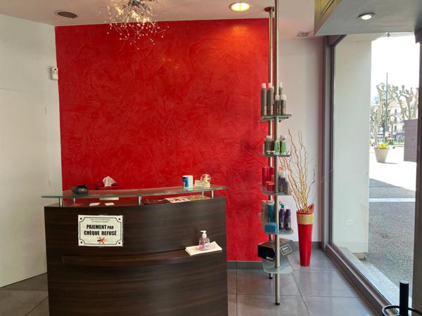 Dpt Savoie (73), à vendre AIX LES BAINS Local commercial 65 m²
