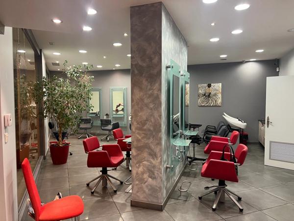 Dpt Savoie (73), à vendre AIX LES BAINS Local commercial 65 m²