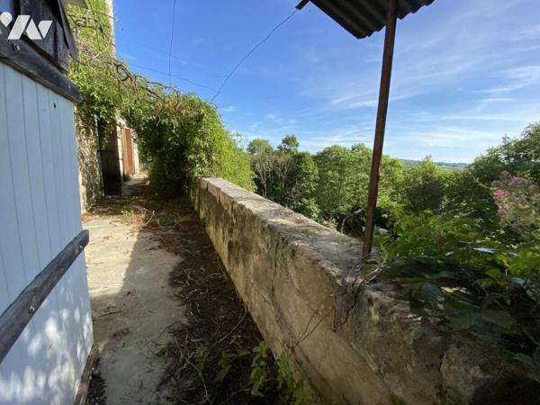  ENTRE  UZES  et ALES - MAS EN PIERRES APPRENTES A RENOVER  AVEC TERRAIN ET VUE DEGAGEE