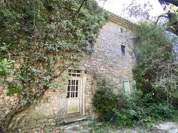  ENTRE  UZES  et ALES - MAS EN PIERRES APPRENTES A RENOVER  AVEC TERRAIN ET VUE DEGAGEE