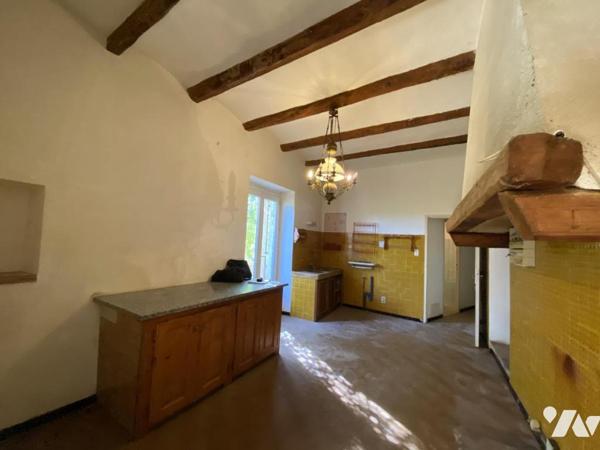  ENTRE  UZES  et ALES - MAS EN PIERRES APPRENTES A RENOVER  AVEC TERRAIN ET VUE DEGAGEE