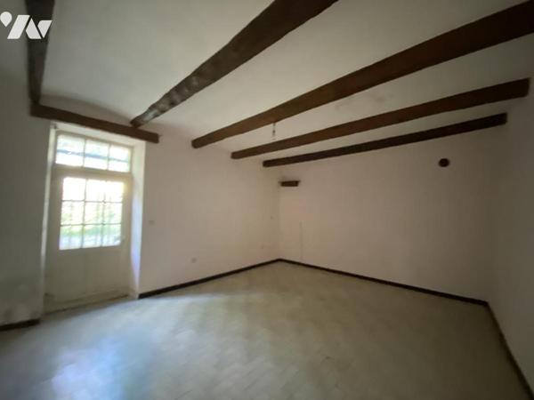  ENTRE  UZES  et ALES - MAS EN PIERRES APPRENTES A RENOVER  AVEC TERRAIN ET VUE DEGAGEE