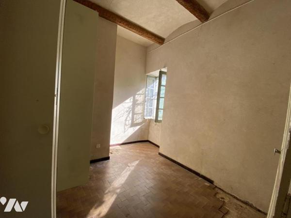  ENTRE  UZES  et ALES - MAS EN PIERRES APPRENTES A RENOVER  AVEC TERRAIN ET VUE DEGAGEE