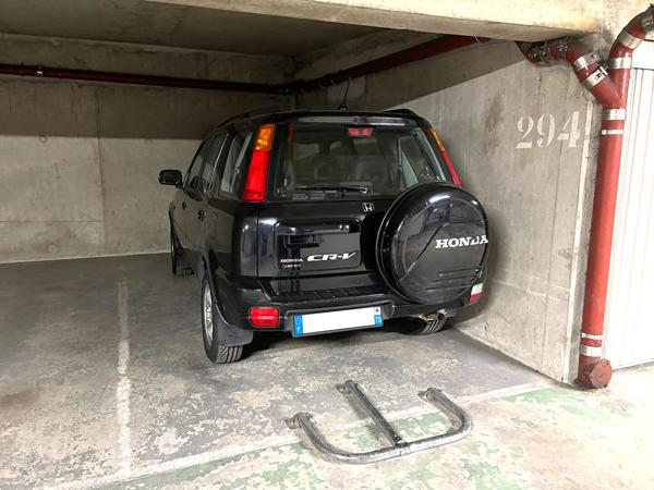 PARKING SÉCURISÉ EN SOUS-SOL - LA GARENNE-COLOMBES