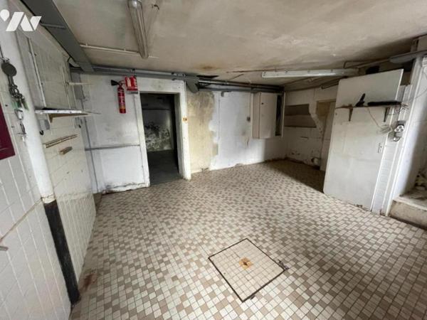 IMMEUBLE / MURS ANCIEN COMMERCE A SAINT CHELY D'APCHER