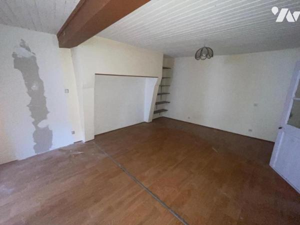 IMMEUBLE / MURS ANCIEN COMMERCE A SAINT CHELY D'APCHER