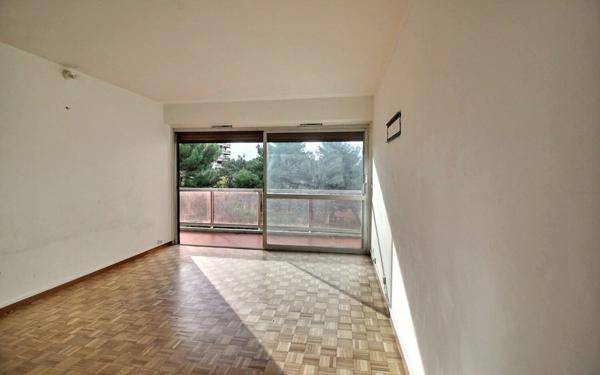 Appartement à vendre    3 pièces • 67 m2 Marseille 6