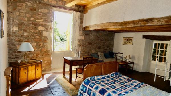 Ancien Presbytère en pierre, charme et authenticité