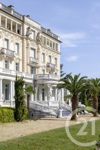 Appartement F8 à vendre  8 pièces - 300 m2 PAU - 64