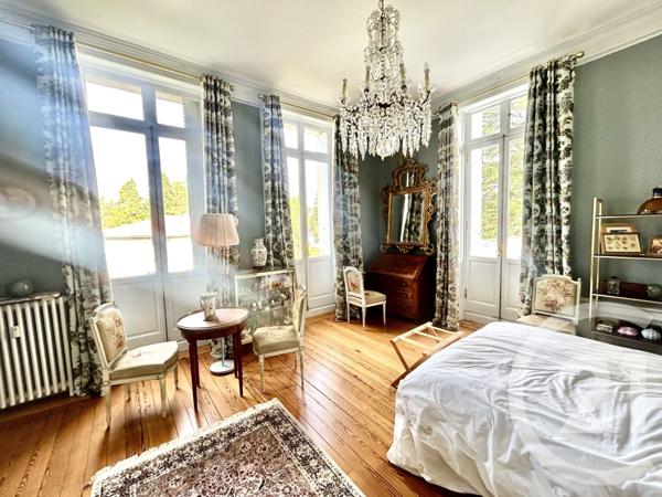 Appartement F8 à vendre  8 pièces - 300 m2 PAU - 64