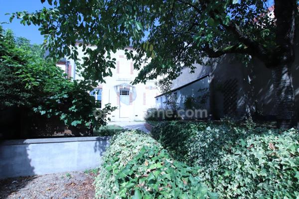 MAISON DE VILLE SANS TRAVAUX proche Orléans Madeleine de 135 m2 avec stationnement