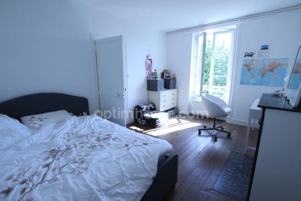 MAISON DE VILLE SANS TRAVAUX proche Orléans Madeleine de 135 m2 avec stationnement