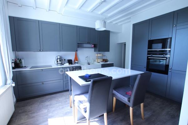 MAISON DE VILLE SANS TRAVAUX proche Orléans Madeleine de 135 m2 avec stationnement