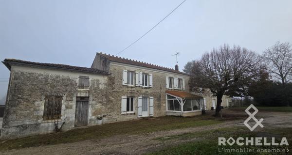 Corps de ferme Charentais avec grandes dépendances
