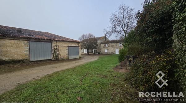 Corps de ferme Charentais avec grandes dépendances