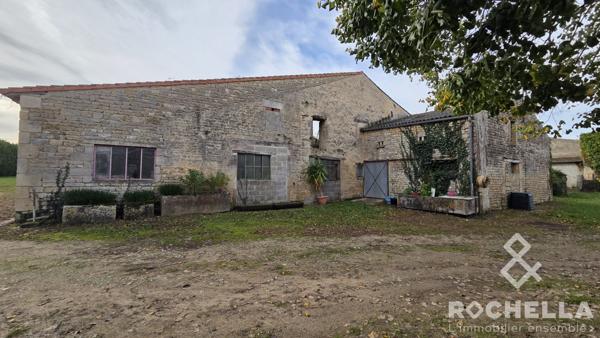 Corps de ferme Charentais avec grandes dépendances