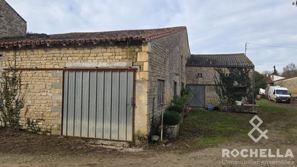 Corps de ferme Charentais avec grandes dépendances