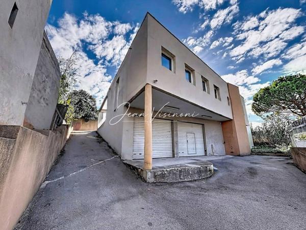 Immeuble à vendre 10 pièces de 408 m²