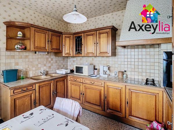 Perreux (42120) A VENDRE- PERREUX - MAISON AVEC 5 CHAMBRES, GARAGE ET TERRAIN