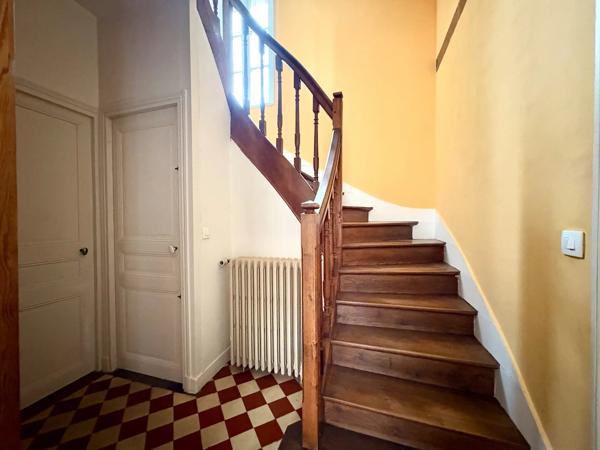 Maison de charme à fort potentiel, proche RER
