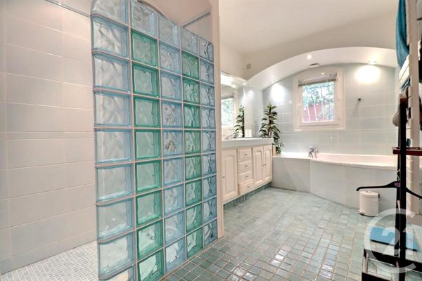 Maison à vendre  8 pièces - 210 m2 PUGET SUR ARGENS - 83