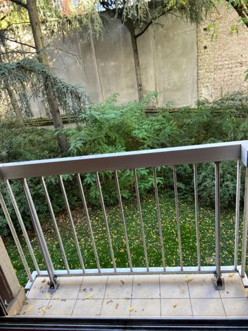 STUDIO A LOUER VIDE PARIS 20EME