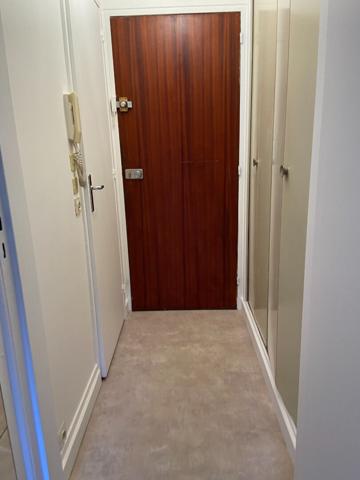 STUDIO A LOUER VIDE PARIS 20EME