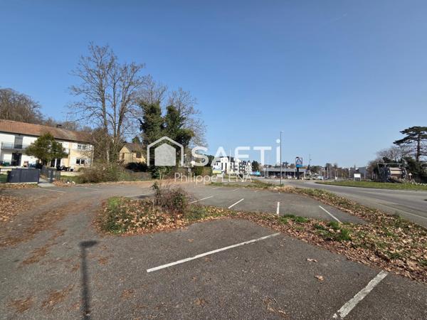 Terrain 930m² artère passante, ideal locaux PRO