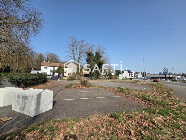 Terrain 930m² artère passante, ideal locaux PRO