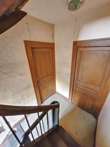 Moirans, Vente ensemble de 3 appartements en coproprièté  à rénover .