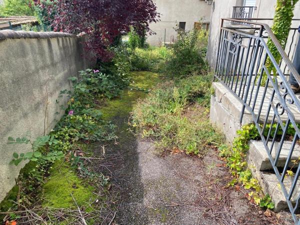 grande maison en centre ville , avec terrain