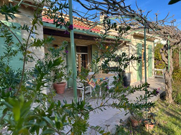 Maison de plein pied de 113 m3 avec sous sol et garage sur une parcelle de 577 m2 de terrain