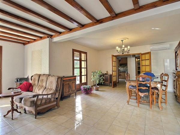 Maison de plein pied de 113 m3 avec sous sol et garage sur une parcelle de 577 m2 de terrain