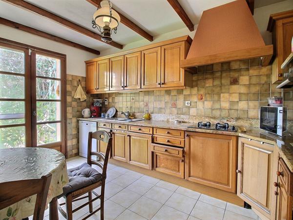 Maison de plein pied de 113 m3 avec sous sol et garage sur une parcelle de 577 m2 de terrain