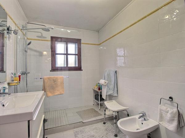 Maison de plein pied de 113 m3 avec sous sol et garage sur une parcelle de 577 m2 de terrain