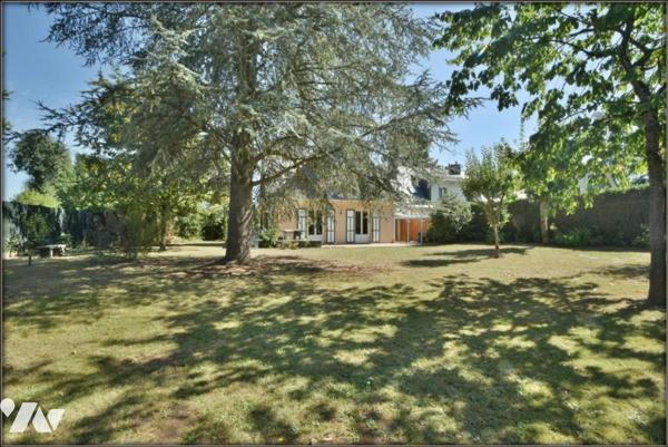 MAISON FAMILLIALE LE RHEU CENTRE AVEC GRAND JARDIN