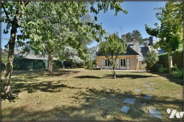 MAISON FAMILLIALE LE RHEU CENTRE AVEC GRAND JARDIN