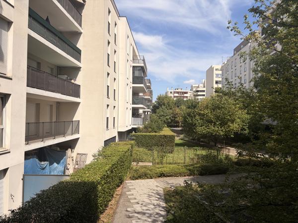 APPARTEMENT T1 au 1er étage 24.04m² - vue sur jardin - proche transports