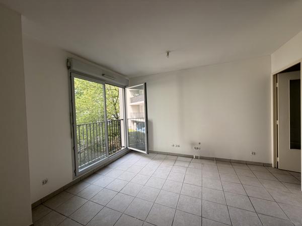 APPARTEMENT T1 au 1er étage 24.04m² - vue sur jardin - proche transports