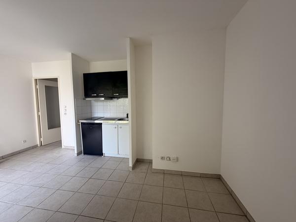 APPARTEMENT T1 au 1er étage 24.04m² - vue sur jardin - proche transports