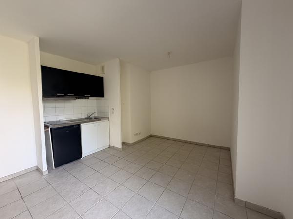 APPARTEMENT T1 au 1er étage 24.04m² - vue sur jardin - proche transports