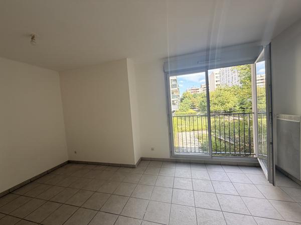 APPARTEMENT T1 au 1er étage 24.04m² - vue sur jardin - proche transports