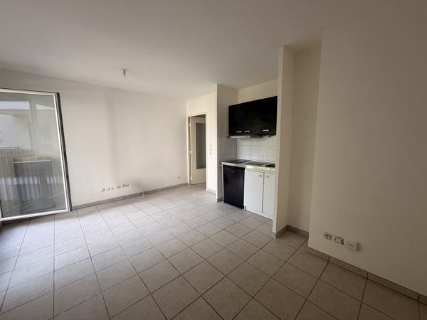 APPARTEMENT T1 au 1er étage 24.04m² - vue sur jardin - proche transports