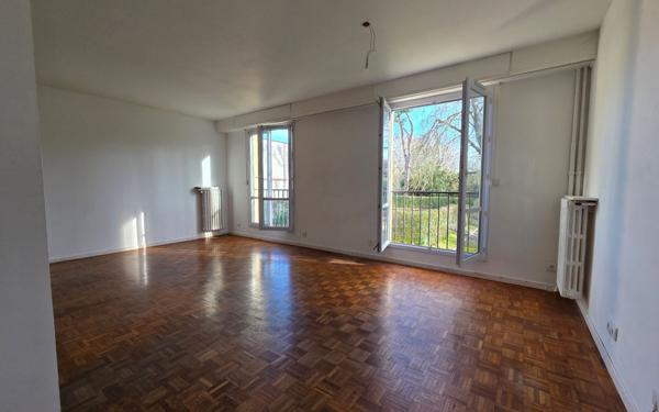 Appartement à vendre    3 pièces • 75,31 m2 Étampes