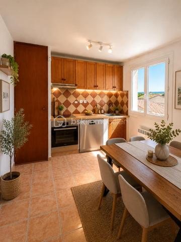 🏡 T3 de 90 m² avec 2 places de parking – Un cadre de vie recherché à Châteauneuf-les-Martigues

Situé au 1er étage d'une résidence, venez découvrir ce bel appartement T3 de 90 m², offrant de beaux volumes et un cadre de vie agréable dans l'un des quartiers les plus recherchés de Châteauneuf-les-Martigues.

Pensé pour le confort du quotidien, ce bien séduira aussi bien un couple, une famille ou des personnes à la recherche d'un appartement spacieux et fonctionnel.

✨ Ses principaux atouts :

📐 54 m² habitables + 36 m² de combles aménagés
🛏️ 2 belles chambres
❄️ Climatisation réversible
🚗 2 places de parking privatives
☀️ De beaux volumes et une belle luminosité
🌿 Quartier calme et recherché
🛍️ Proximité des commerces, écoles et commodités
🚗 Accès rapide aux principaux axes routiers

Une belle opportunité de devenir propriétaire dans un secteur où les biens sont particulièrement recherchés.

📞 N'attendez plus pour obtenir plus d'informations ou programmer une visite !