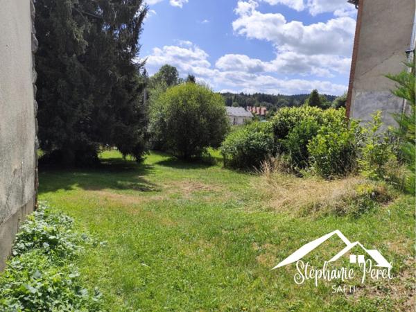 Beaux volumes, potentiel d’aménagement, grand terrain !