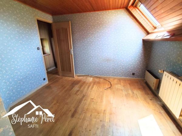 Beaux volumes, potentiel d’aménagement, grand terrain !