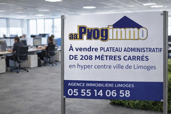 Bureau
         7 pièces
        - 208 m²